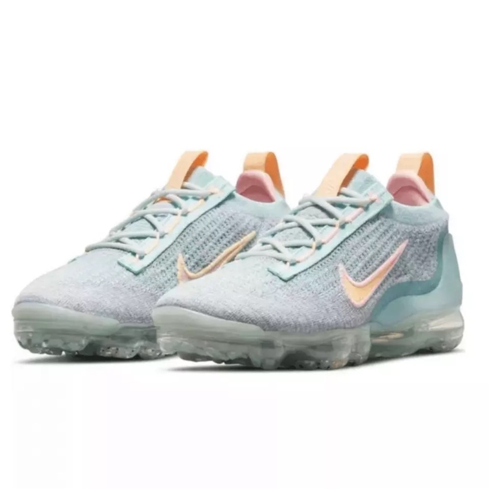 Nike Flyknit Sneakers in Mint and Peach
